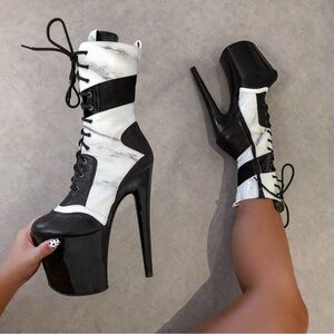 Empire Kicks Sneaker White Marble - 8 INCH